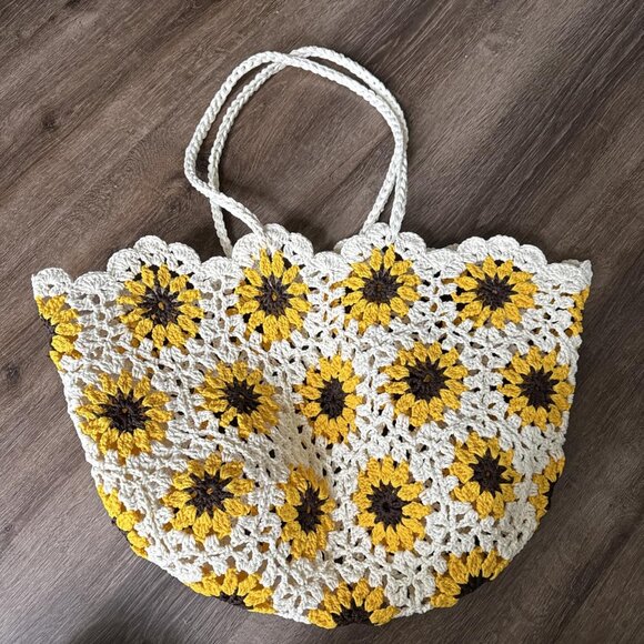 Neiman Marcus White Floral Sunflower Knitted Beach Straw Tote Bag - Picture 2 of 6